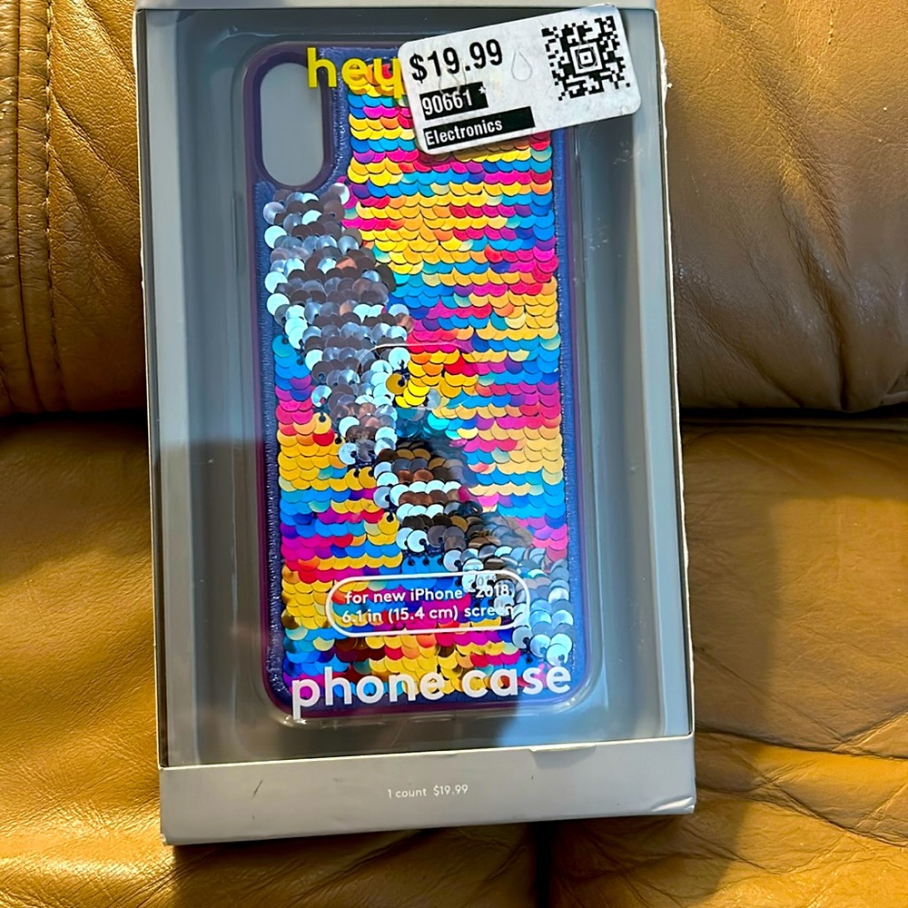 Pair of iPhone cases reversible sequins for endless creative fun